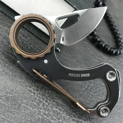 Outil de Poche Utilitaire et Mousqueton EDC
