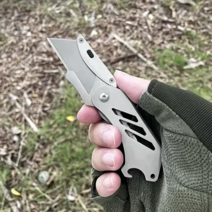 Outil pliant utilitaire edc en métal