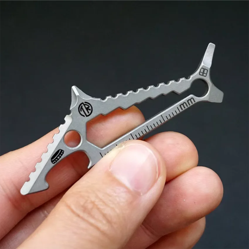 Mini outil multifonction en alliage de titane épuré