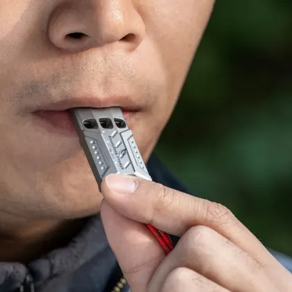 Sifflet de sécurité plein air trois tubes en titane